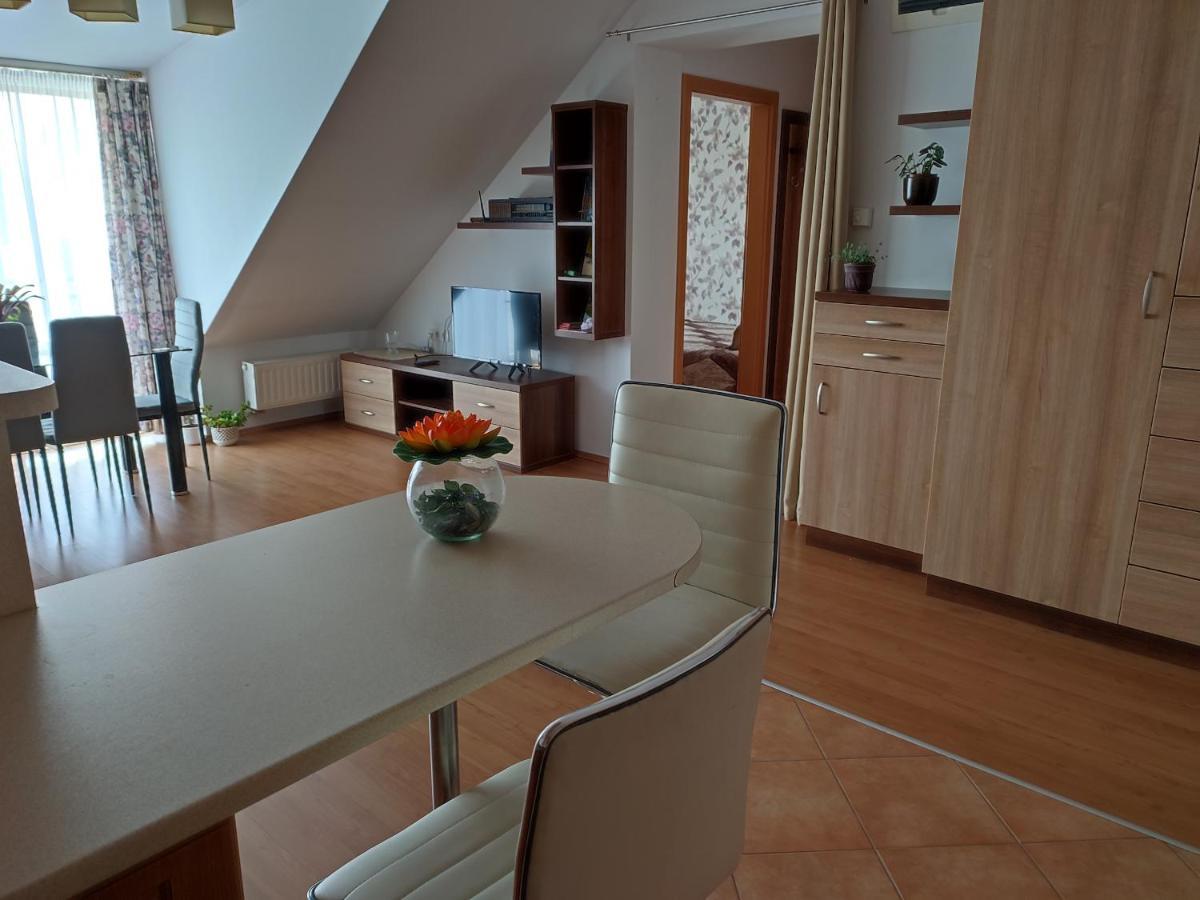 Larix Apartman Sárvár Esterno foto
